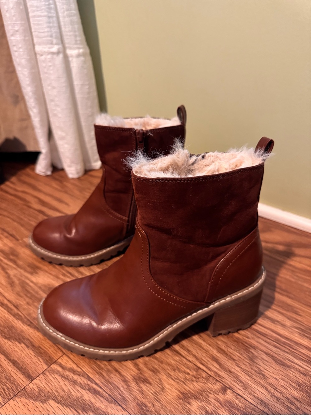 Universal Threads Faux Fur-Lined Ankle Boots - Picture 2 of 6